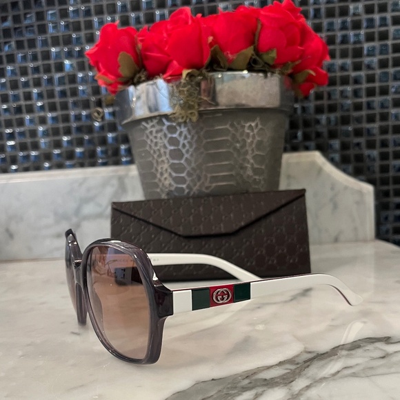Authentic Gucci sunglasses with Gucci foldable case - Picture 1 of 14